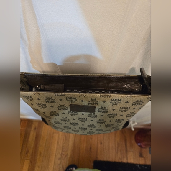 MCM VISETOS MONOGRAM UNISEX MESSENGER BAG-AUTHENTIC - Picture 6 of 14